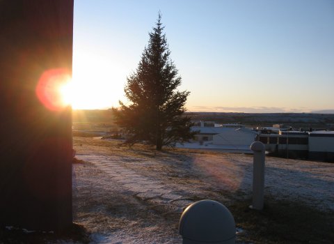 Dagskrá á Kirkjuhólnum við Blönduóskirkju frestast.