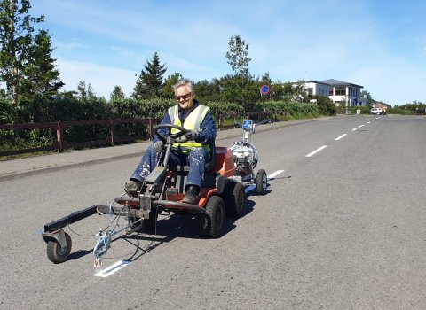 Málun á miðlínu gatna