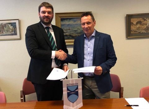 Skrifað undir samning um móttöku flóttafólks