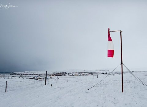 Rauð viðvörun og skólahald fellt niður í tvo daga