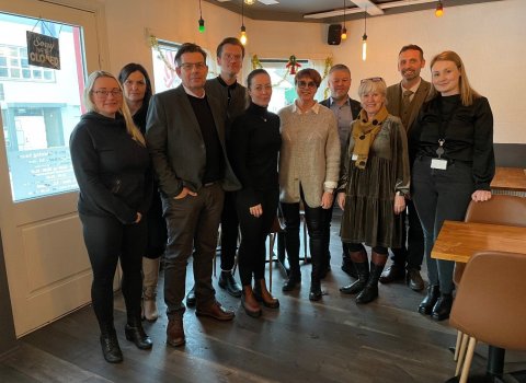 Á myndinni eru talið frá vinstri: Sigrún Líndal Þrastardóttir, ráðgjafi í Félags- og skólaþjónustu A…