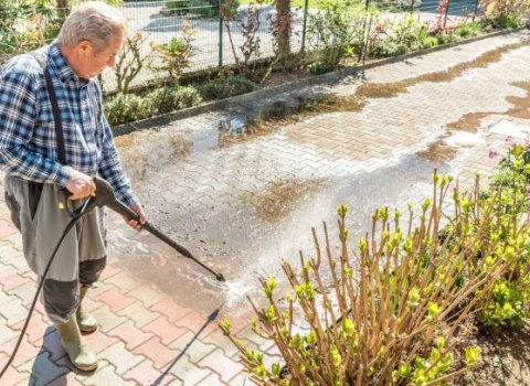 Götu- og gangstéttasópun