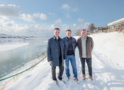 Frá vinstri: Haraldur Þór Jónsson oddviti sveitarstjórnar og sveitarstjóri Skeiða- og Gnúpverjahrepps, Guðmundur Haukur Jakobsson forseti sveitarstjórnar Húnabyggðar og Pétur Arason sveitarstjóri Húnabyggðar.“Við erum ásamt öðrum orkusveitarfélögum að blása ferskum vindum og nýrri orku inn í umræðuna um orkulöggjöf landsins“.
